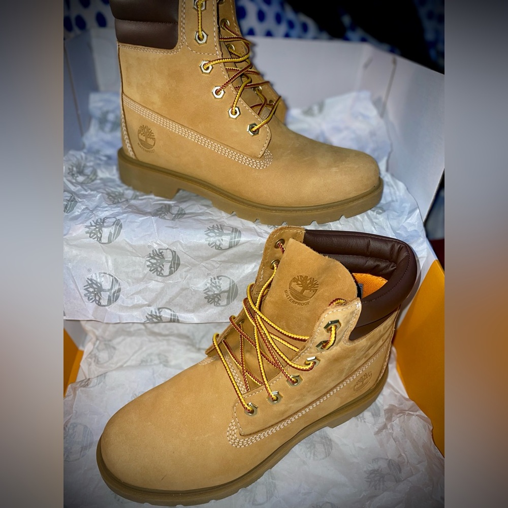 Women’s Timberland Boots 🥾 size 8